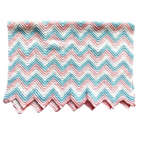 Handmade Baby Blanket Infant Hand Knitted Chevron Pattern Blue Pink Blue Unisex - Picture 1 of 4